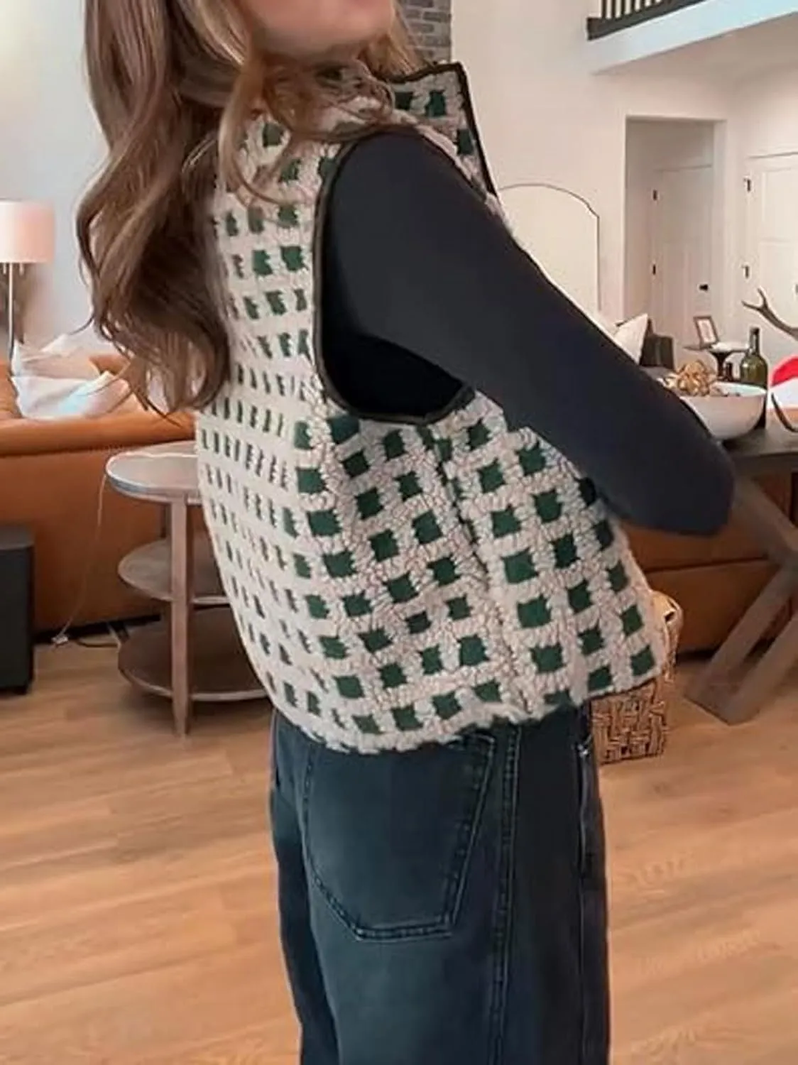 CHARTOU Cropped Checkered Fleece Vest Women Stand Collar Sleeveless Sherpa Jacket Fuzzy Zip Up Coat Fall