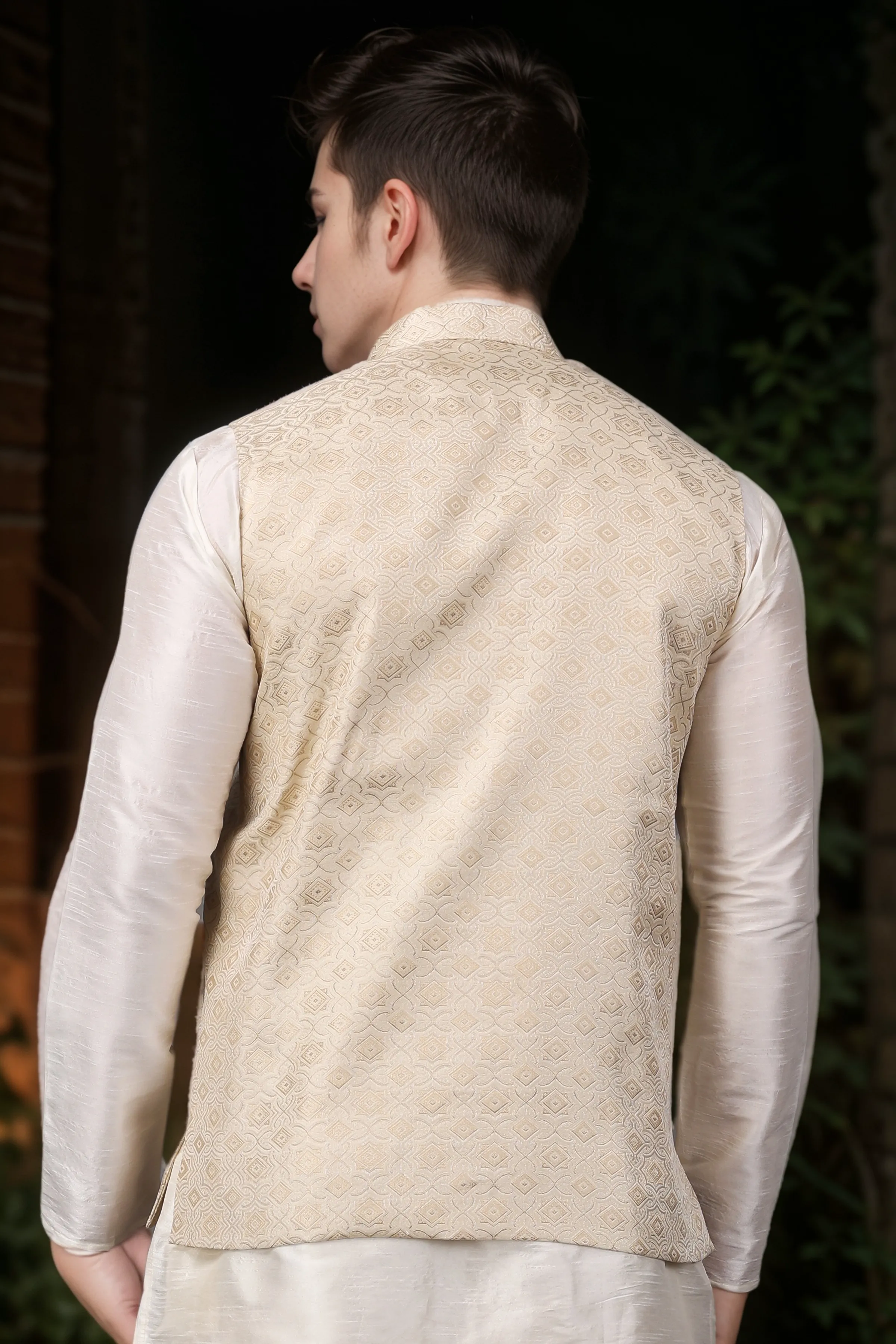 Ivory Elegance Brocade Vasket