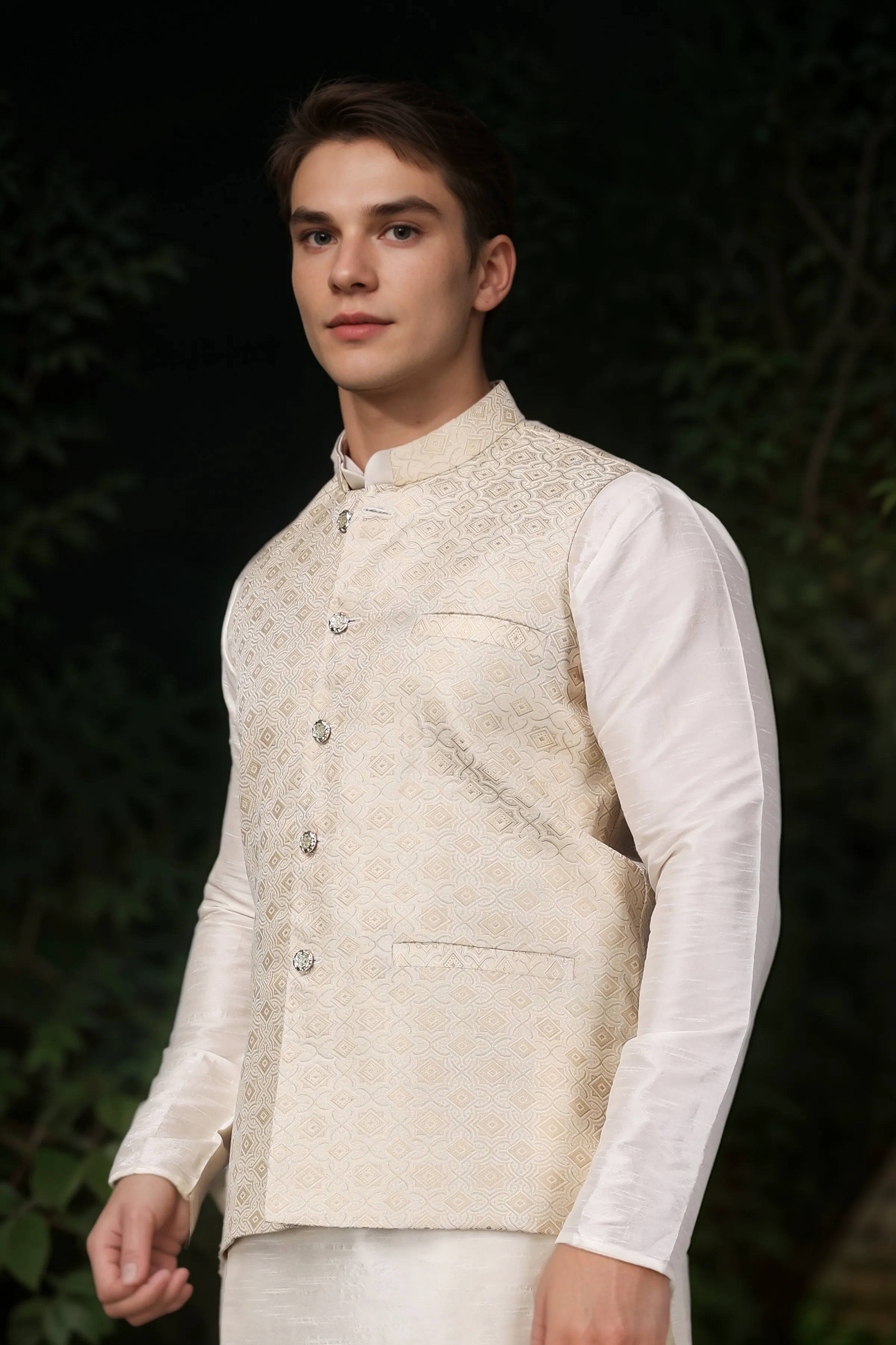 Ivory Elegance Brocade Vasket