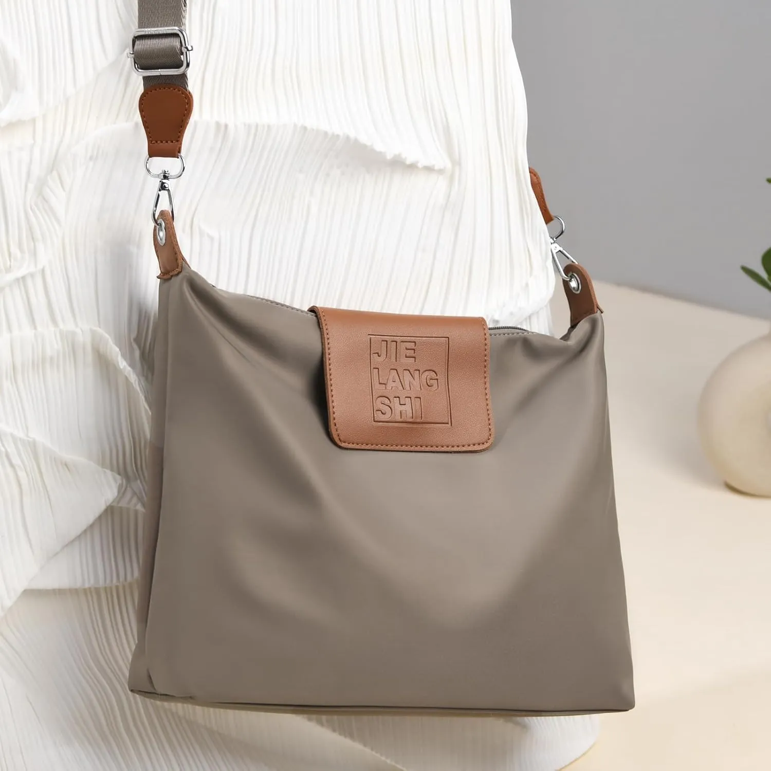 Large Crossbody Bag for Women Fabric Nylon Casual Commuter Bag Trendy Fashion Hobo Shoulder Bag Ladies Travel Handbag