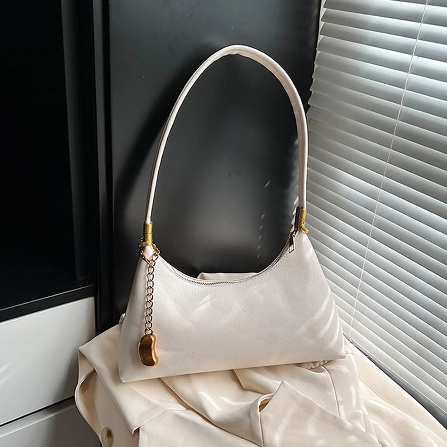 Small Hobo Shoulder Bag for Women 2025 - PU Leather Crossbody Purse with Detachable Strap | Trendy Vintage Crescent Bag