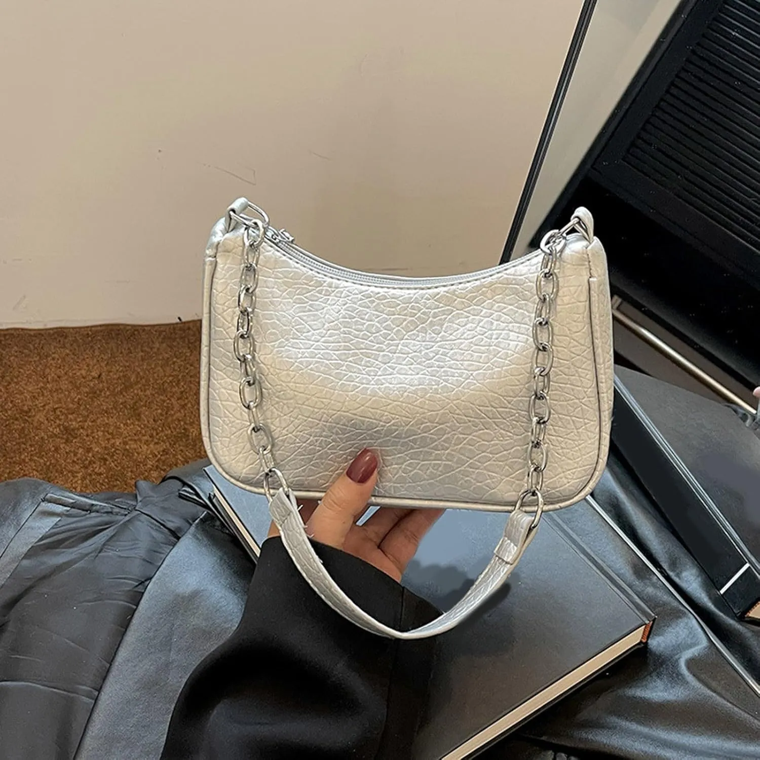 Travel Crossbody Bags for Women Crossbody Purses and Handbags Lightweight Pocketbook Cute Purse for Women Trendy(One Size)