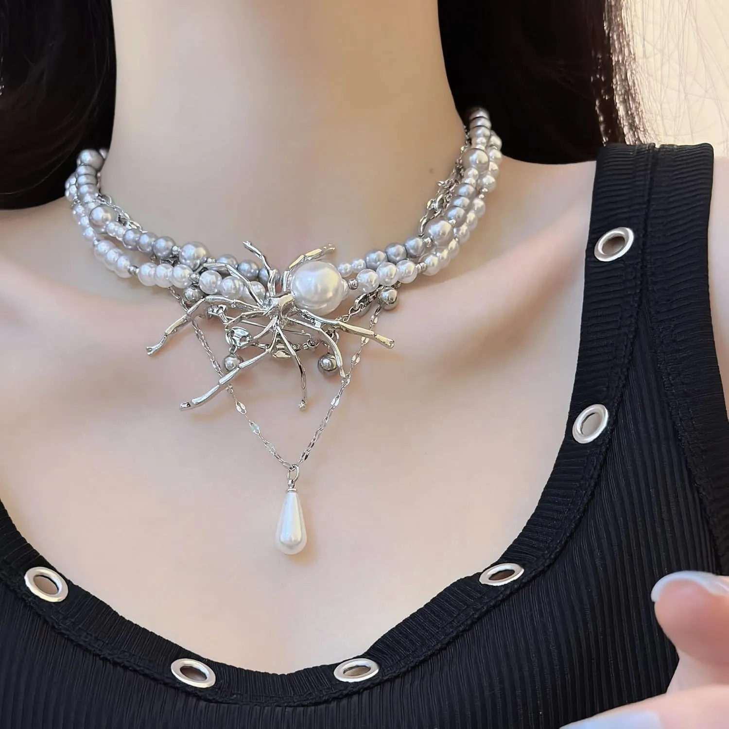 Vintage Gothic Spider Necklaces Black Crystal Spider Pendant Necklaces Layered Spider Pearl Necklaces Fashion Stacked Pearl Necklaces