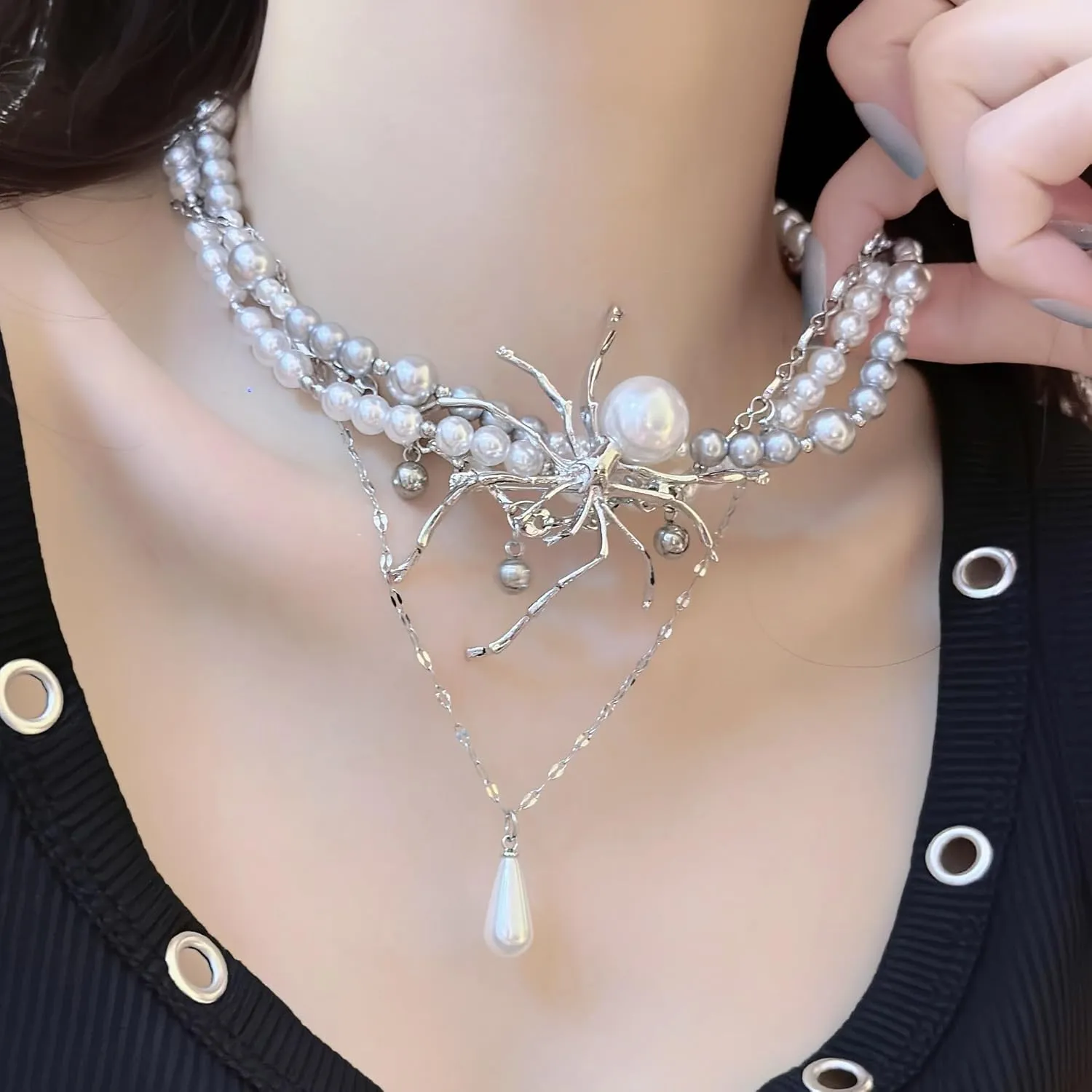 Vintage Gothic Spider Necklaces Black Crystal Spider Pendant Necklaces Layered Spider Pearl Necklaces Fashion Stacked Pearl Necklaces